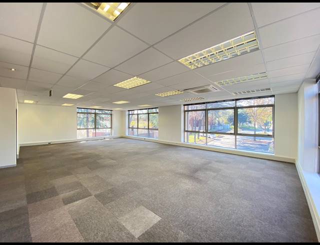 701M² OFFICE TO LET IN BRYANSTON